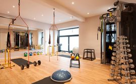 The in-house gym "Bi PHiT@Platzl" at the Platzl Hotel has various fitness equipment and weights.