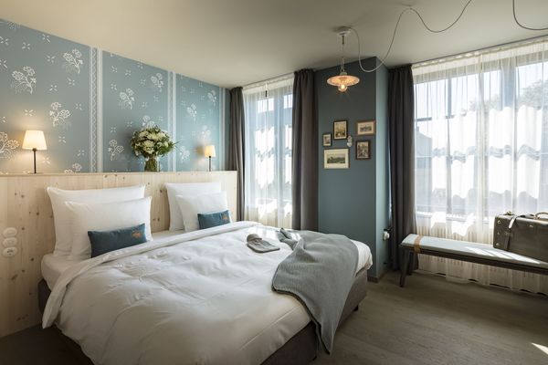 Das Hotelzimmer Gundi im Marias Platzl in München ausgestattet mit einem Doppelbett